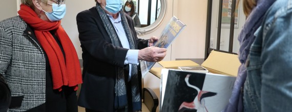 Des livres offerts aux résidents de l'EHPAD Les Couleurs du Temps